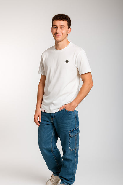 Plain Basic White: Black Heart