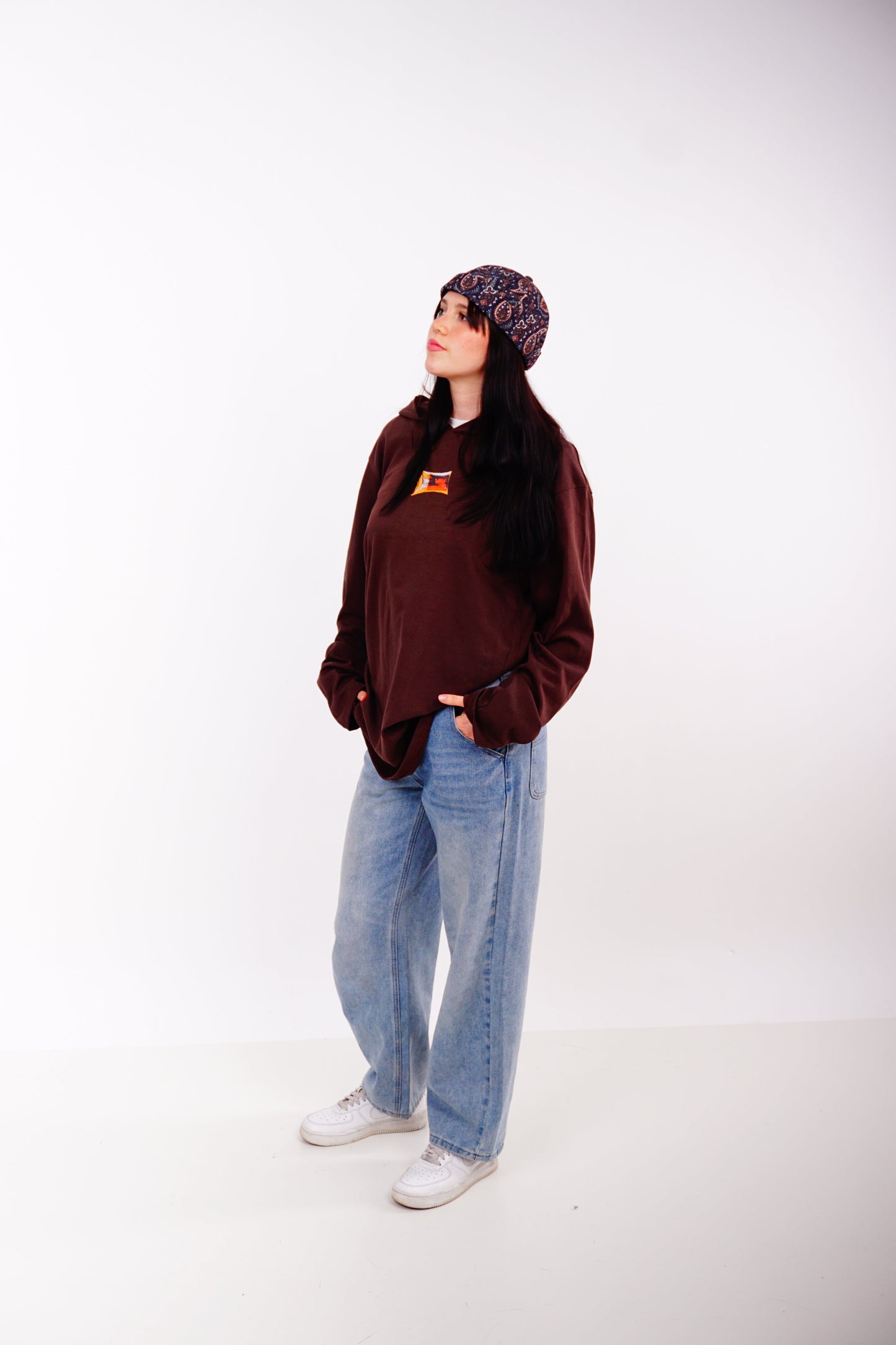 Polera con Capucha Warhol · Blooming WAV Clouds